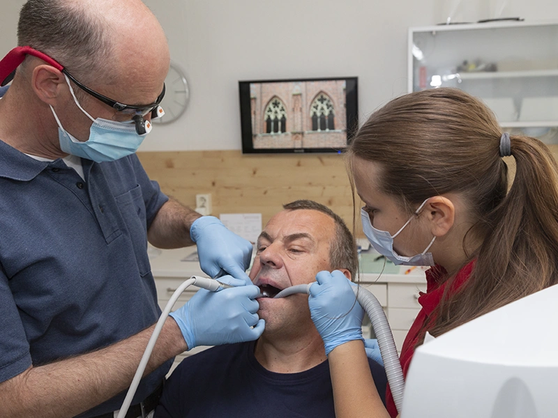 Allgemeine Zahnheilkunde - Füllungstherapie und Zahnreparaturen
